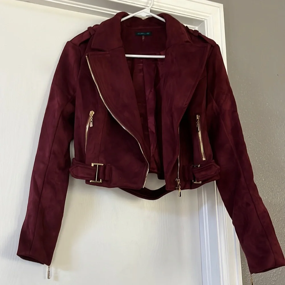 Wine red color cropped jacket - Picture 1 of 7
